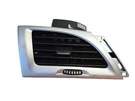 Gura Grila Aer Aerisire Ventilatie Bord Laterala Stanga Renault Megane 3 2008 - 2015 ( Prezintă 2 Mici Urme de Vopsea Sărită Foarte Puțin Vizibile ) [LR2829]