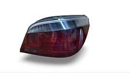 Stop Lampa Tripla Dreapta BMW Seria 5 E60 Berlina Sedan Limuzina 2003 - 2010 Cod 6910768 ( Crapatura in Partea de jos ) [A0140]