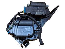 Ansamblu Motoras Motorase Reglaj Grila Clapeta Clapete Aeroterma Volkswagen Passat B7 2010 - 2015 Cod 1K0907511D 0132801337 1K2819259 [N4570]