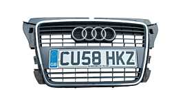 Grila cu Sigla Emblema de pe Bara Spoiler Fata cu Ornament Crapat Audi A3 8P FL Facelift 2009 - 2013 [M8785