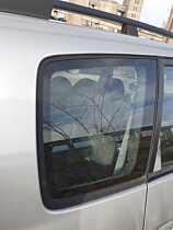 Geam Sticla de pe Aripa Caroserie Dreapta Spate Kia Carens 1999 - 2006