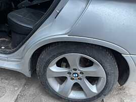 Bandou Ornament Trim de pe Aripa Stanga Spate BMW E53 X5 Facelift 2003 - 2006 Culoare 354/7 Titansilber Metallic
