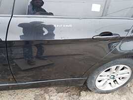 Usa Usi Portiera Portiere Dezechipata Spate Stanga cu Mici Defecte BMW Seria 3 E90 2004 - 2011 Culoare 475 Black Sapphire Metallic