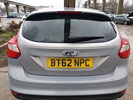 Hayon Haion Portbagaj Dezechipat cu Luneta Geam Sticla Ford Focus 3 Hatchback 2010 - 2014 Culoare LB