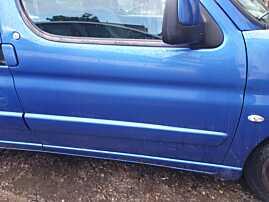 Bandou Ornament Plastic de pe Usa Portiera Dreapta Fata Citroen Berlingo 2002 - 2008 Culoare KMH [Q1204]