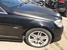 Aripa Dreapta Fata cu Imperfectiuni Mercedes Clasa C Class W204 2007 - 2014 Culoare 197 Obsidian Black Metallic [K6206]