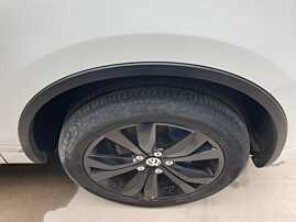 Bandou Ornament Plastic de pe Aripa Dreapta Fata R Line Volkswagen Touareg 7P NFL 2011 - 2018 [K8980]