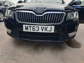 Bara Spoiler Fata cu Grile si Proiectoare cu Imperfectiuni Skoda Superb 2 FL Facelift 2013 - 2015 Culoare LF9R [Q0094]