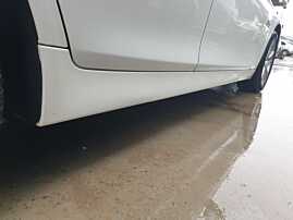 Prag Ornament Plastic Dreapta BMW Seria 5 F10 F11 2009 - 2017 Culoare 300 Alpinweiss 3 [Q0205]