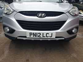 Bara Spoiler Fata Completa cu Grila cu Emblema si Grile Proiectoare Hyundai ix35 2009 - 2015 Culoare RAH Sleek Silver [Q0242]