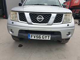 Bara Spoiler Fata cu Locas Senzori Parcare si Proiectoare Fara Grila cu Emblema Nissan Pathfinder 3 2004 - 2013 Culoare KL0 (zgarieturi) [Q2553]