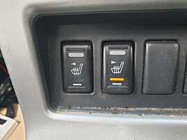 Buton Incalzire Scaun Dreapta Pasager Nissan Pathfinder 3 2004 - 2013 [Q2611]