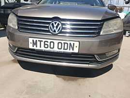 Bara Spoiler Fata cu Grile Proiectoare si Locas Senzori Parcare cu Imperfectiuni Volkswagen Passat B7 2010 - 2015 Culoare LA8X (zgarieturi si grila stanga) [Q2615]