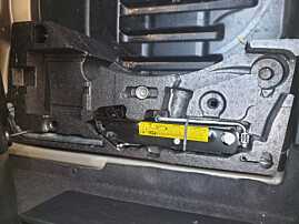 Suport Trusa Scule Organizator Roata Rezerva Cric Cheie Roti Volkswagen Passat B7 2010 - 2015 [Q2633]