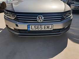 Bara Spoiler Fata cu Grile si Proiectoare Fara Grila cu Emblema cu Imperfectiuni Volkswagen Passat B8 2015 - 2019 Culoare LB7W [C3912]
