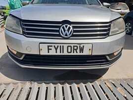 Bara Spoiler Fata cu Grile Proiectoare cu Imperfectiuni Volkswagen Passat B7 2010 - 2015 Culoare LA7W [K3738]