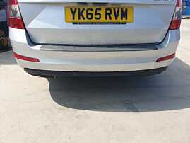 Bara Spoiler Spate cu Locas 6 Senzori Parcare cu Defecte Skoda Octavia 3 Break Combi 2013 - 2017 Culoare LA7W [Q3430]