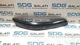 Bandou Ornament Dreapta de pe Bara Spoiler Fata Volkswagen Golf 5 2004 - 2008 Cod 1K0807718A 1K0807656A [N0430]