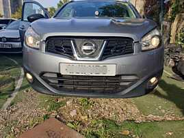 Bara Spoiler Fata cu Grila cu Emblema si Grile Proiectoare cu Imperfectiuni Nissan Qashqai J10 FL Facelift 2010 - 2013 Culoare KAQ [C8563] (Prezinta zgarieturi pe partea stanga.)