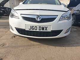 Bara Spoiler Fata cu Grile cu Imperfectiuni Opel Astra J NFL Non Facelift 2009 - 2012 Culoare Z40R [K3617]