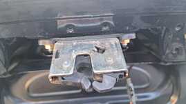 Broasca Incuietoare de la Capota Portbagaj Audi A4 B6 Berlina Sedan 2001 - 2005 Cod 8E5827505B [C1724]