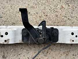 Incuietoare Broasca pentru Capota Motor Opel Astra J 2009 - 2016 Cod 13367148 [C7356]