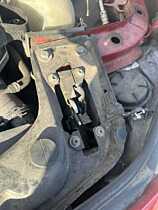 Broasca Incuietoare Stanga pentru Capota Motor BMW Seria 1 F20 F21 2011 - 2019 [C9553]