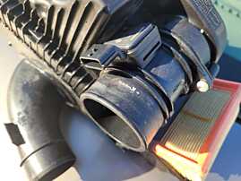 Debitmetru Aer Renault Clio 3 1.5 DCI 2005 - 2014 Cod 8200358901 8200358901B 5WK97007 H8200299956 [C3724]