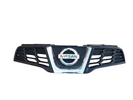 Grila Centrala cu Emblema de pe Bara Spoiler Fata Nissan Qashqai J10 FL Facelift 2010 - 2013 Cod 62310-BR00A [N1093]