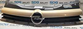 Grila Centrala cu Emblema Sigla de pe Bara Spoiler Fata Opel Astra H Break Combi 2004 - 2010 Cod 13108463 13135487 13149465 13149466 13149463 13149464 461088395 [N0067]