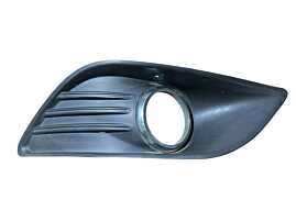 Grila Ornament de la Proiector Ceata Dreapta de pe Bara Spoiler Fata Ford Focus 2 Facelift 2007 - 2010 Cod 8M51-19952-AE (Ghidaj Lipsa) [LR0521]