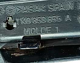 Grila Centrala cu Emblema Sigla de pe Bara Spoiler Fata Volkswagen Golf 5 2004 - 2008 Cod 1K0853655A [LR6494]