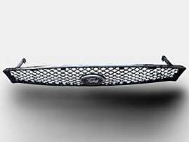Grila Centrala cu Emblema Sigla de pe Bara Spoiler Fata Ford Focus 1 1998 - 2004 (Prinderi Rupte) Cod 98AB-8200-CE, 98AB8200CE [N5485]