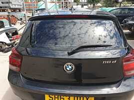 Haion Hayon Portbagaj Dezechipat cu Luneta Geam Sticla cu Imperfectiune BMW Seria 1 F20 2011 - 2019 Culoare 475 Black Sapphire Metallic [Q4682]