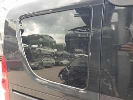 Geam Sticla de pe Aripa Dreapta Spate Fiat Doblo 2 2009 - 2015 [Q4808]