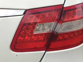 Stop Lampa Tripla Dreapta de pe Capota Portbagaj Mercedes Clasa E Class W212 E180 E200 E220 E250 E300 E320 2009 - 2012 [C8414]