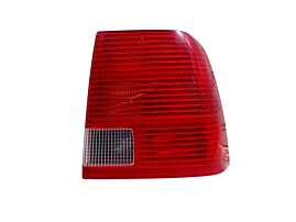 Stop Lampa Tripla Dreapta Volkswagen Passat B5 Berlina Sedan Limuzina 1997 - 2001 Cod 3B5945257 (Fisuri Interioare) [LC0695]