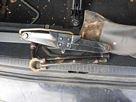 Trusa Cric Completa cu Carlig Cui Infiletant Remorcare Tractare si Coarba Cheie Roti Renault Scenic 3 2009 - 2016 Cod 8200377428 995500004R [C8716]