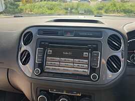 Rama Consola Grila Ornament Consola Centrala Unitate Radio CD Player Navigatie Volkswagen Tiguan 2011 - 2015