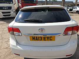 Brat Stergator de pe Luneta Geam Sticla Hayon Haion Portbagaj Toyota Avensis 3 Facelift T27 Break Combi 2009 - 2018