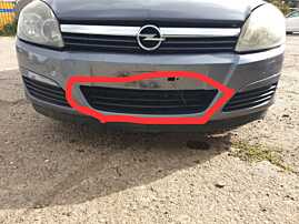 Grila Ornament Inferior de pe Spoiler Bara Fata Opel Astra H 2004 - 2007